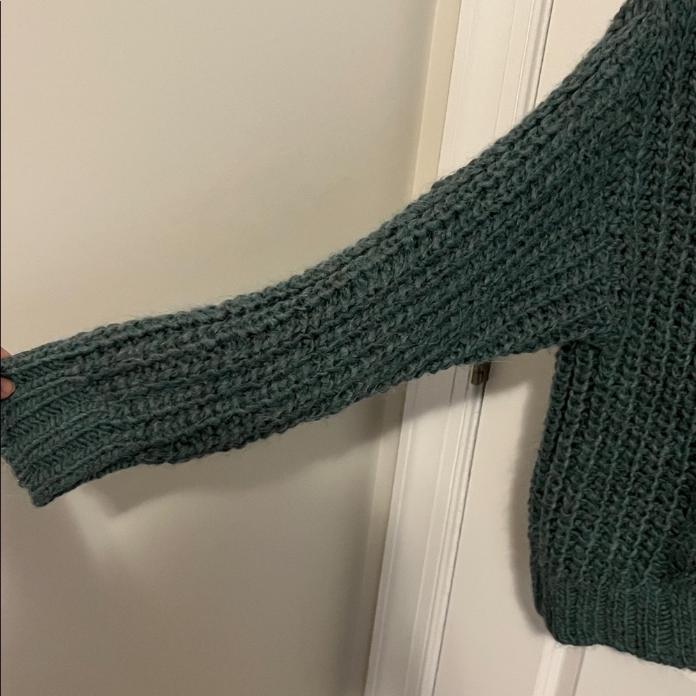 Universal Threads Chunky Knit Sweater 🌟 - Picture 8 of 10